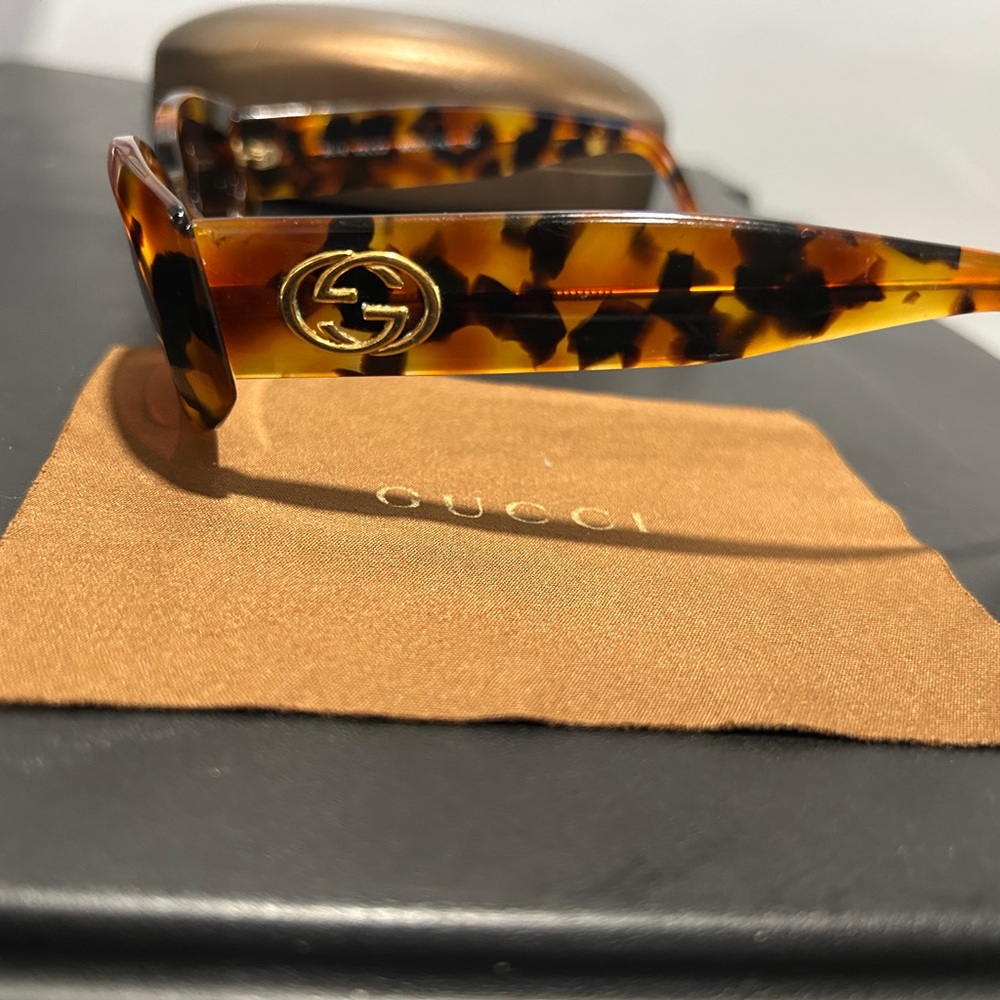 Gucci Brown Tortoiseshell Frames Oversized Design… - image 8